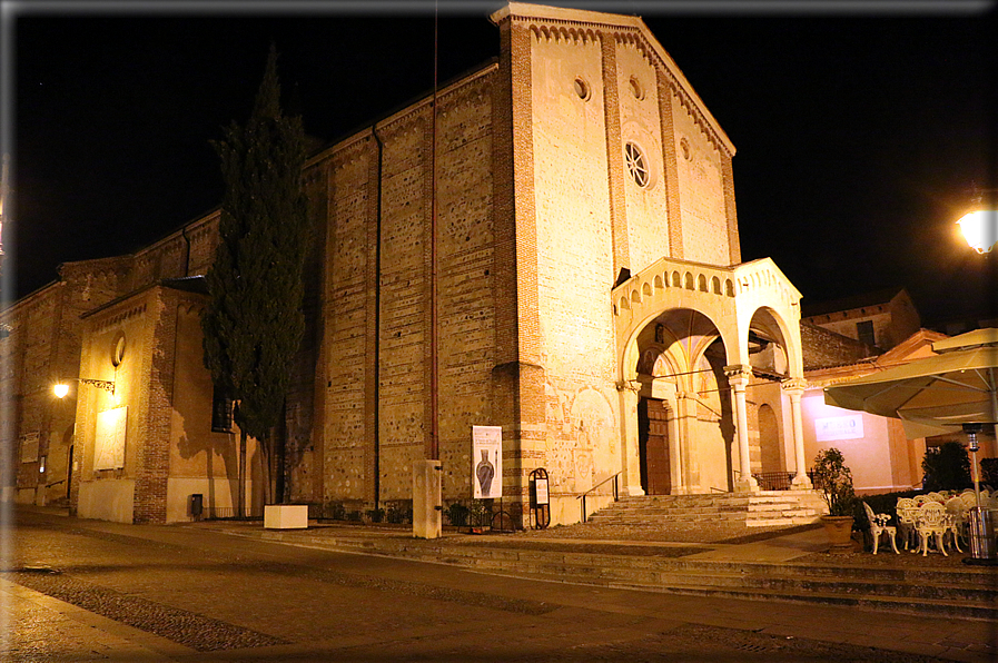 foto Bassano del Grappa di notte